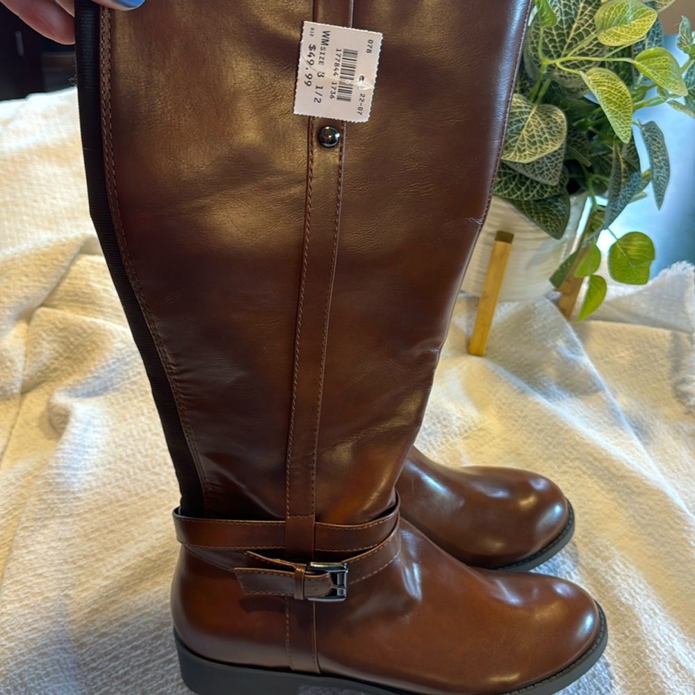 American Eagle Tall boots Women’s size 8.5. Brown.